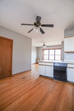 Building Photo - 1348 W Foster Ave