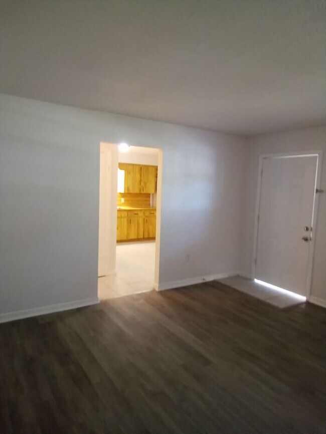 Building Photo - Spacious Duplex Home in Lakeland, FL