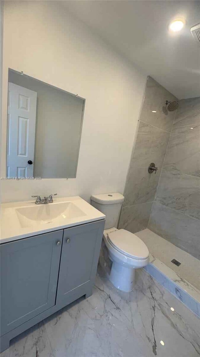 Foto del edificio - 901 NW 116th St