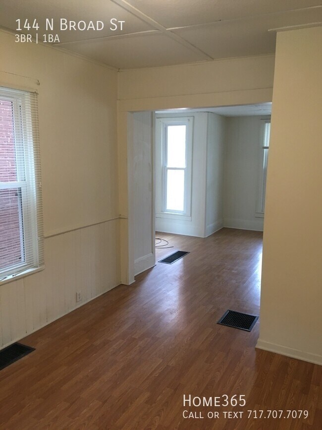 Building Photo - A Charming 3 Bedroom!