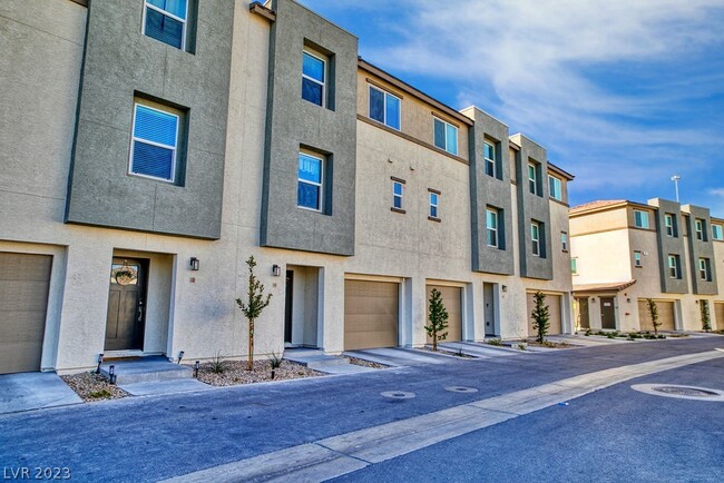 Building Photo - 2795 Atomic Tangerine Wy