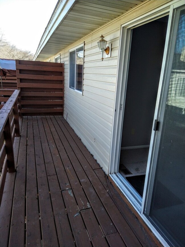 Building Photo - 3 Bedroom 1 & 3/4 Bath Townhouse