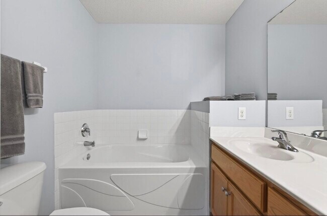 Foto del edificio - 7823 W 145th St