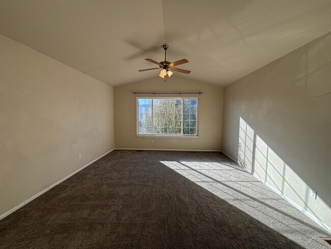 Foto del edificio - 3 Bed 2.5 Bath w/AC - MileStoneRES