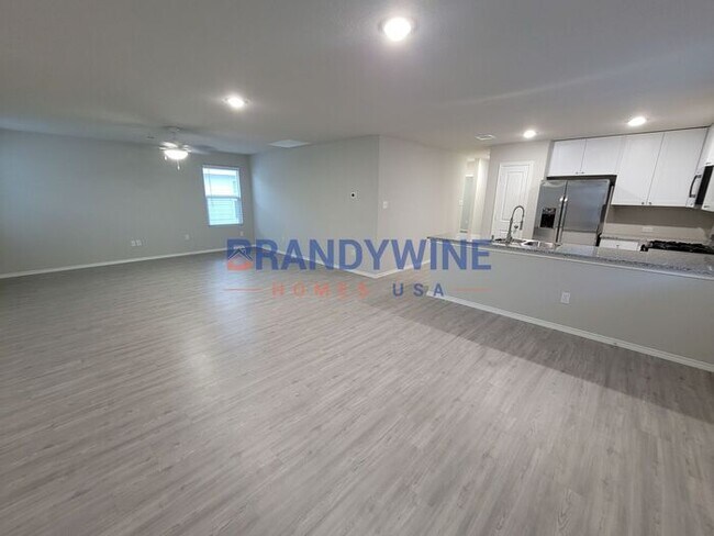 Foto del edificio - *SPECIAL OFFER! TOURS AVAILABLE!* 3 BEDROO...
