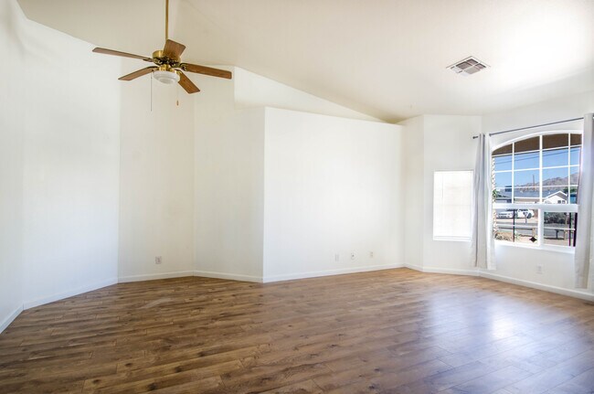Foto del edificio - 72548 Sunnyslope Dr
