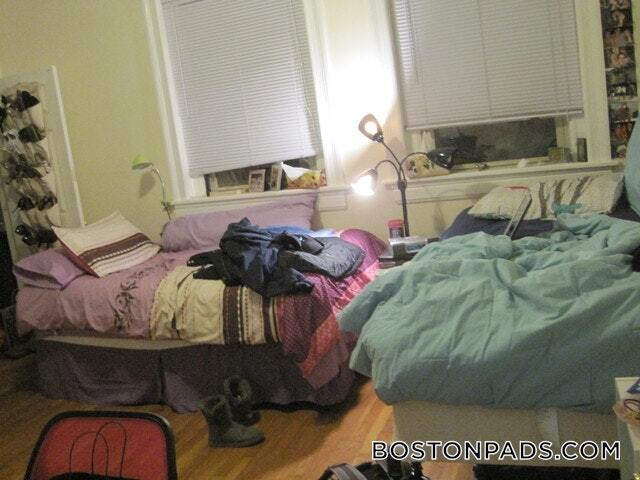 Foto del edificio - 879 Beacon St