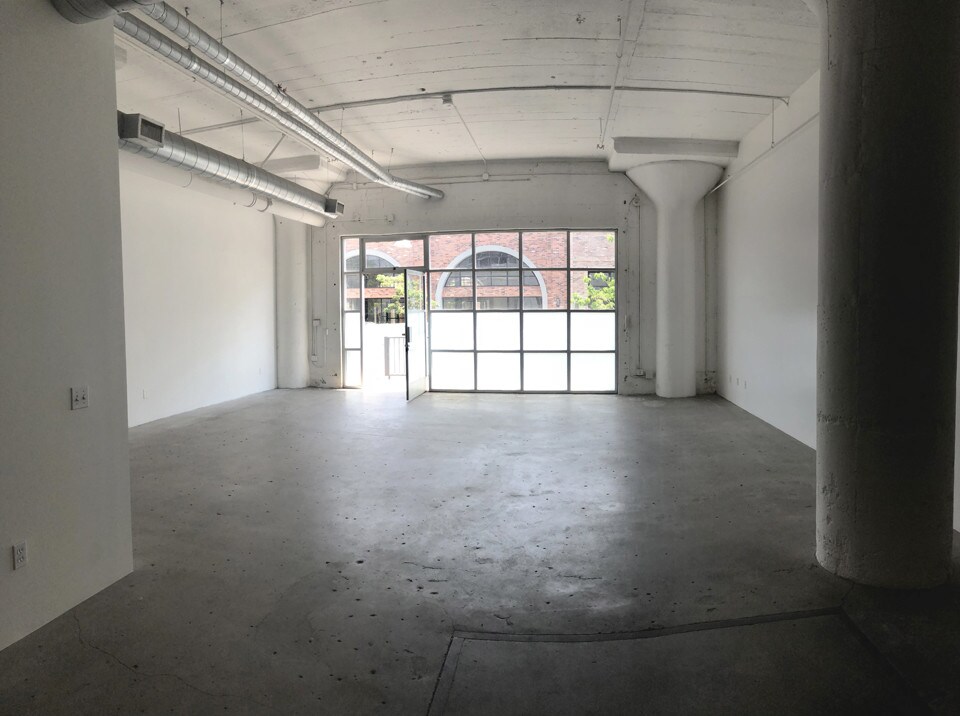 Primary Photo - 530 Molino St