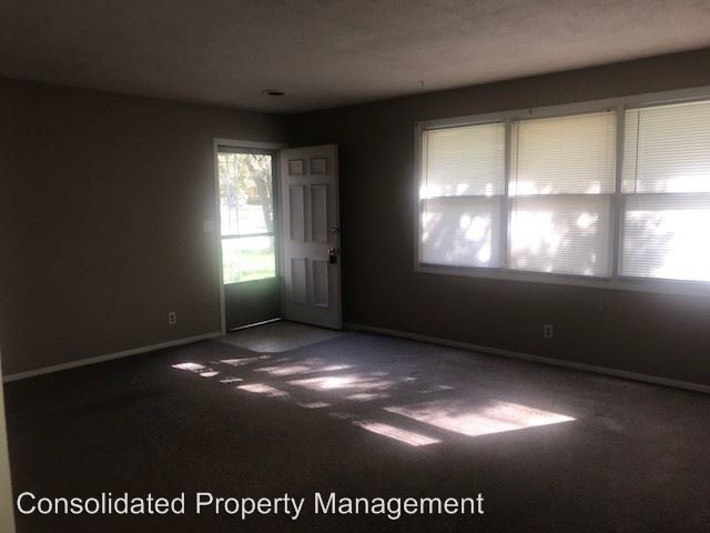 Building Photo - 2704 W Cypress Dr