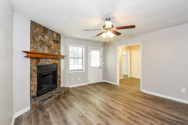 Building Photo - 620 Wayside Dr