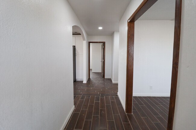 Building Photo - 4 Bed | 2 Bath in East Tulsa!