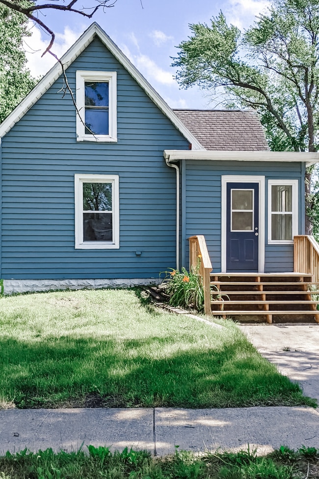 Building Photo - 221 W Porter Ave