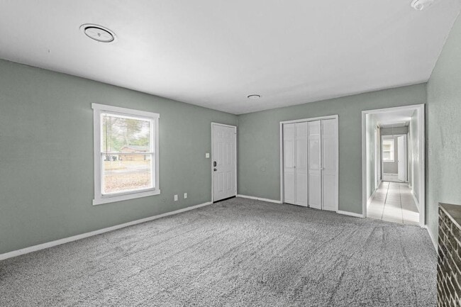 Building Photo - 2226 Raleigh Dr