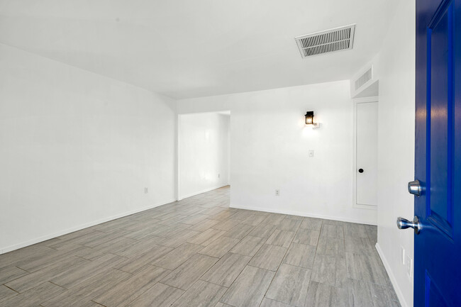Building Photo - 350 N Silverbell Rd