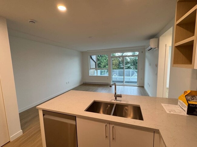 Photo du bâtiment - 723 Grover Av