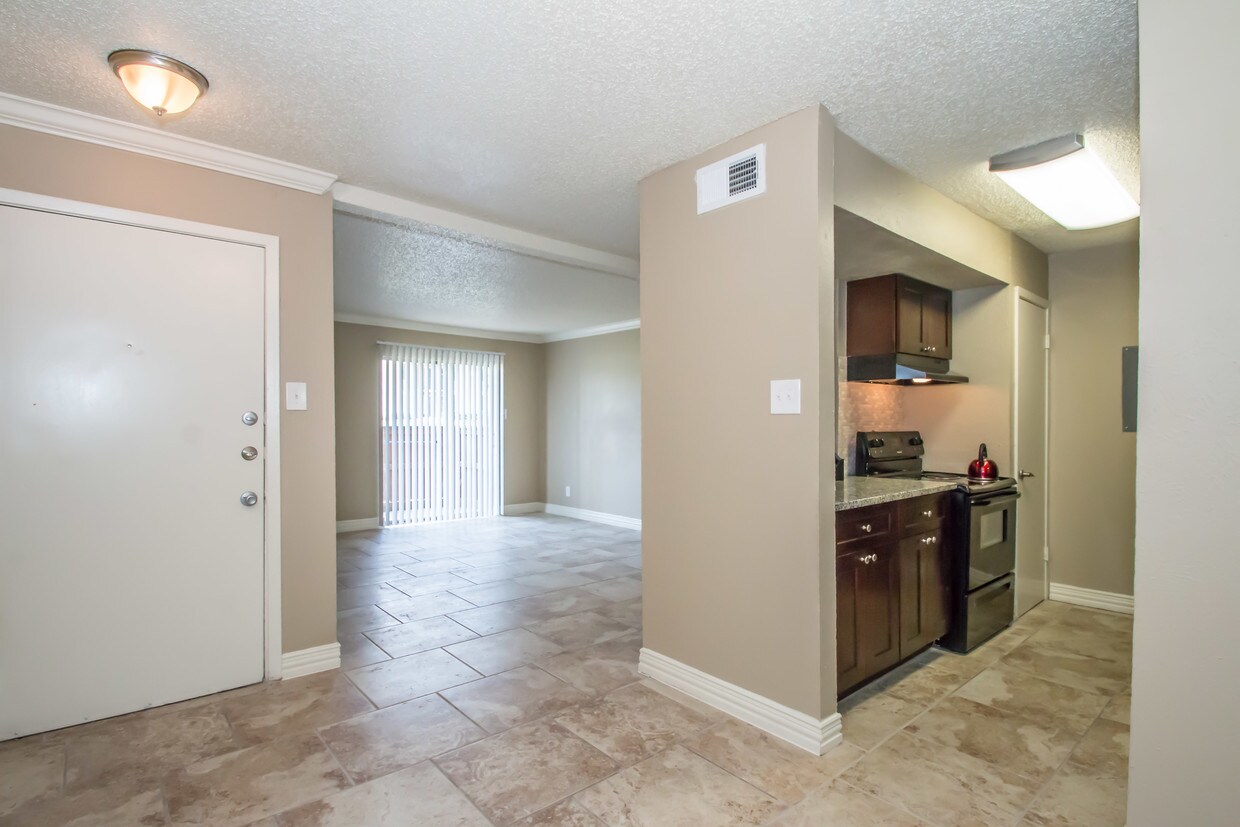 Foto principal - 7715 N College Cir