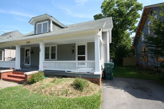 Building Photo - Adorable Duplex with Fenced Yd Near Duke and Downtown