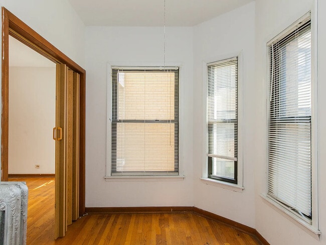 Foto del edificio - 520 W Diversey Pkwy