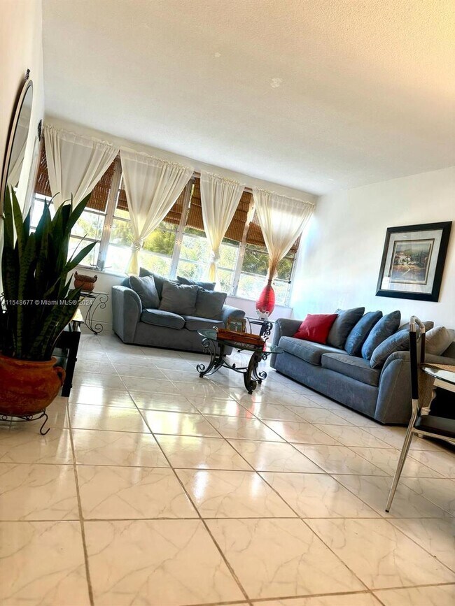 Foto del edificio - 18707 NE 14th Ave