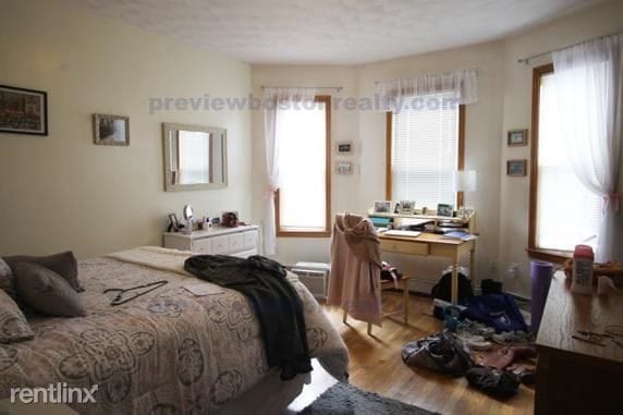 Building Photo - 164 Kelton St