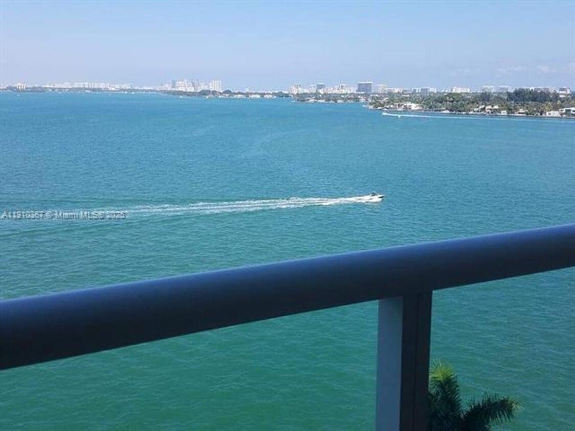 Primary Photo - 1625 Kennedy Cswy