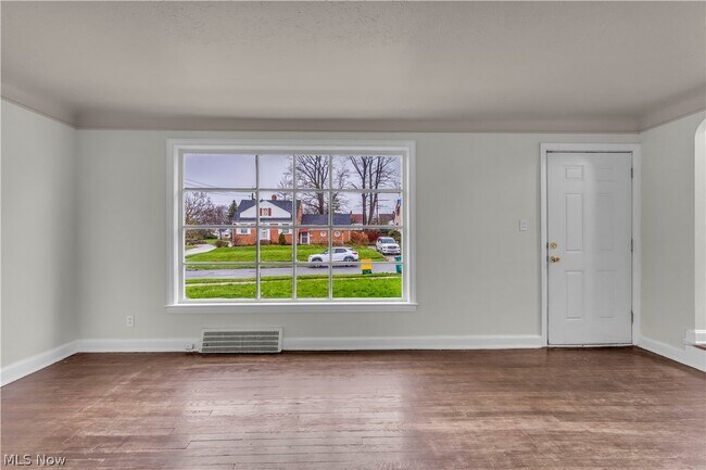 Foto del edificio - 21206 Hillgrove Ave