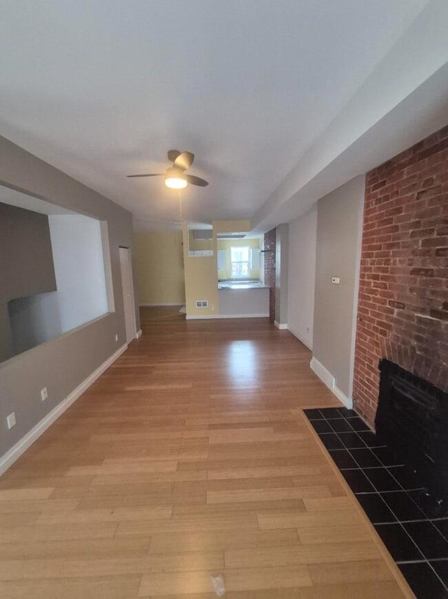 Building Photo - 158 Park St