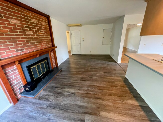 Foto del edificio - 2701 Wintergreen Dr