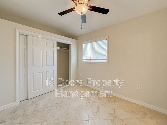 Foto del edificio - 4448-52 Estrella Ave