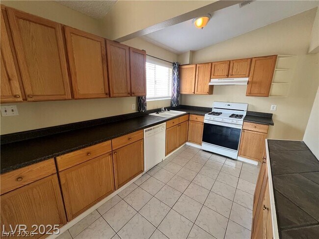 Foto del edificio - 6430 W Alomar Ave