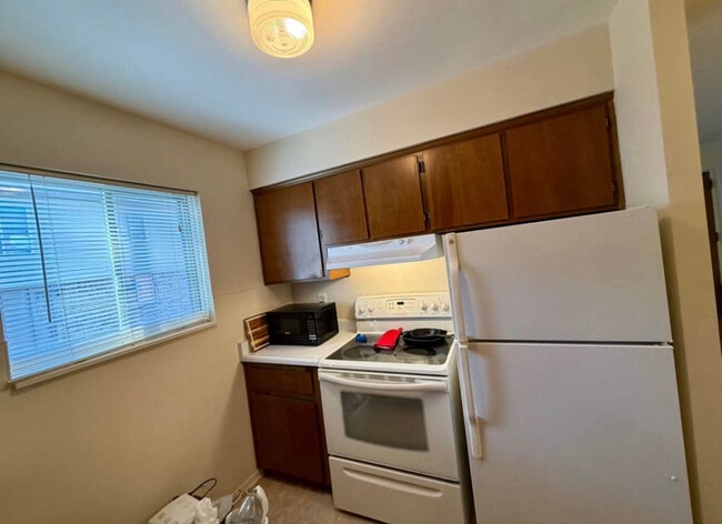 Building Photo - 16461 E 10 Mile Rd