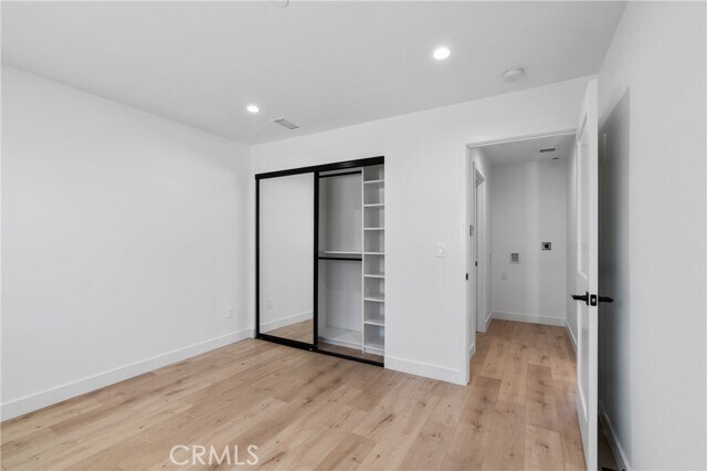 Foto del edificio - 11142 Woodley Ave