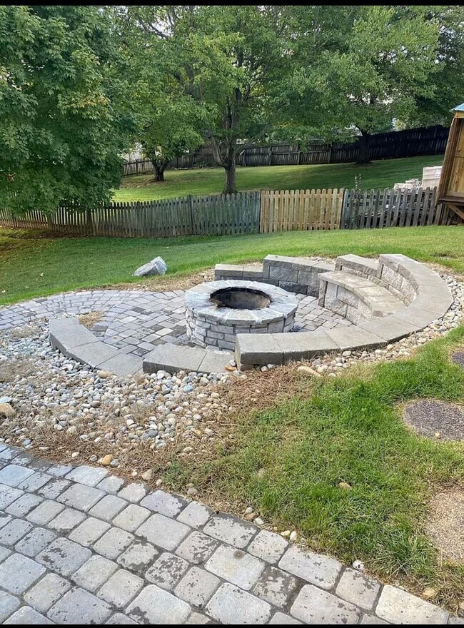 Foto del edificio - Knoxville 37922 - AVAILABLE January 21, 2026! - 3 bedroom, 2 bath home - Contact Susan Niedergese...
