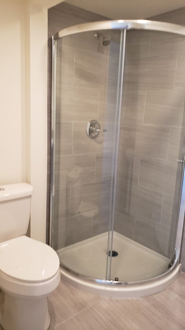 Building Photo - 2131 Carmona Ave