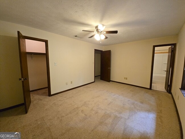 Building Photo - 3937 Woodland Cir SE