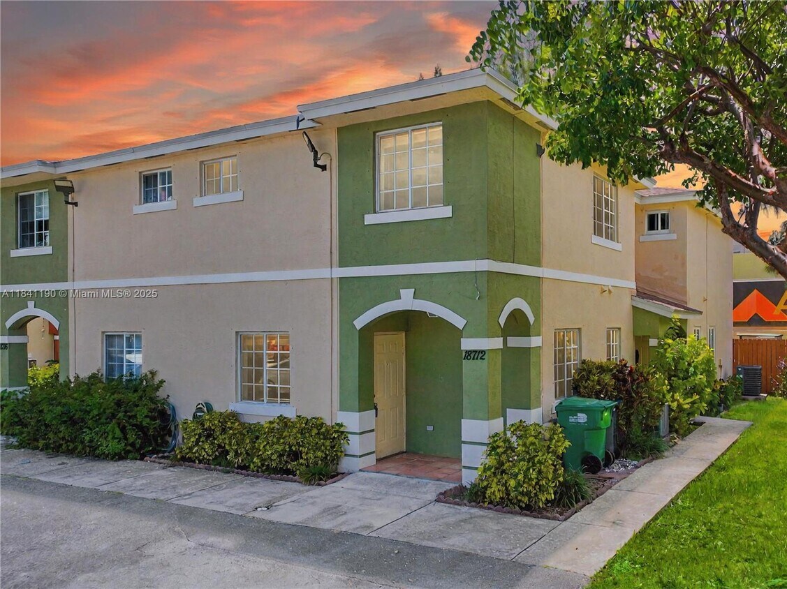 Foto principal - 18712 SW 100th Ave
