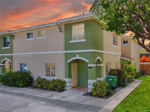 Building Photo - 18712 SW 100th Ave