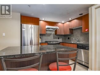 Building Photo - 9188-9188 Hemlock Dr