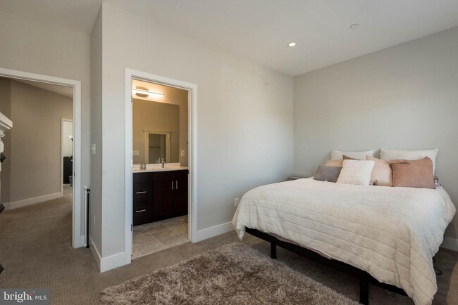 Foto del edificio - 7711 Lexington Ct