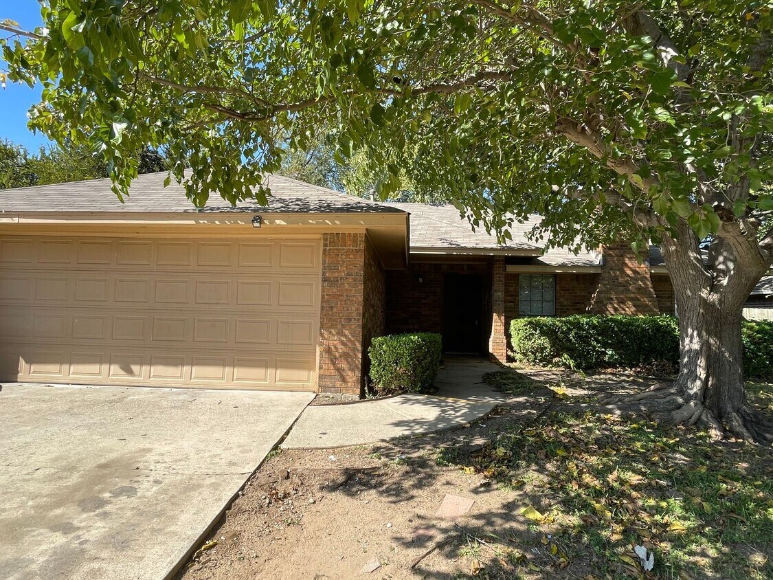 Foto principal - 3 BEDROOM 2 BATHROOM HOUSE IN DENTON