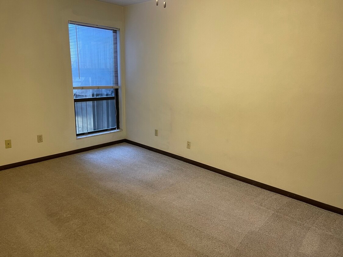 Bedroom - 1510 Northbrook Dr