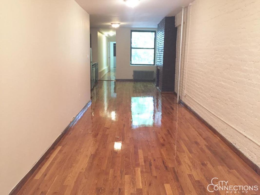 Foto principal - 339 E 10th St