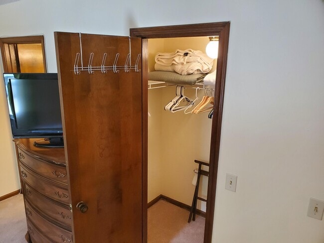 Foto del edificio - 217 S Lakeside Dr