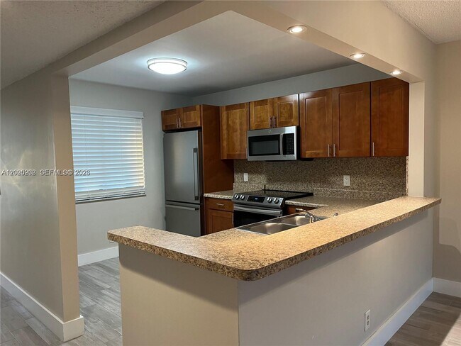 Foto del edificio - 436 Lakeview Dr
