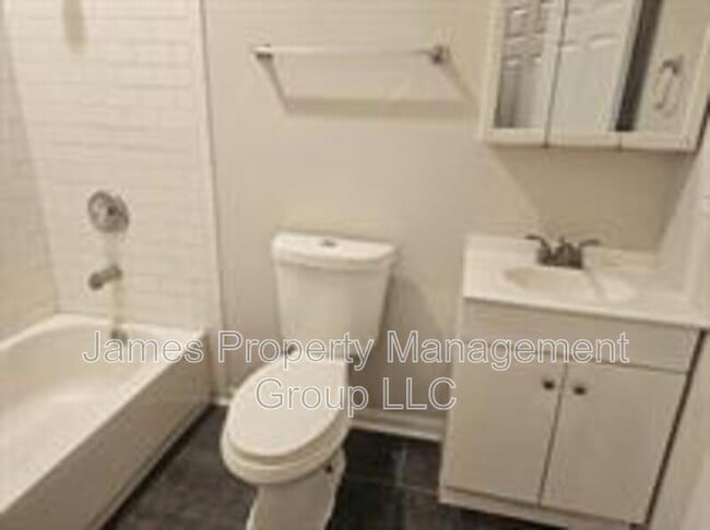 Building Photo - 2731 W Congress Pkwy