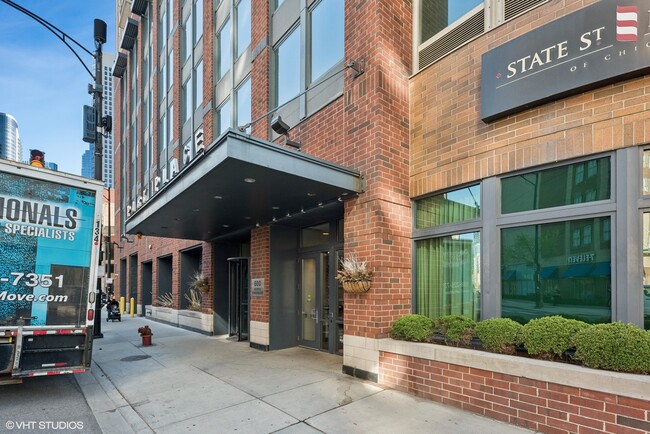 Building Photo - 600 N Kingsbury St