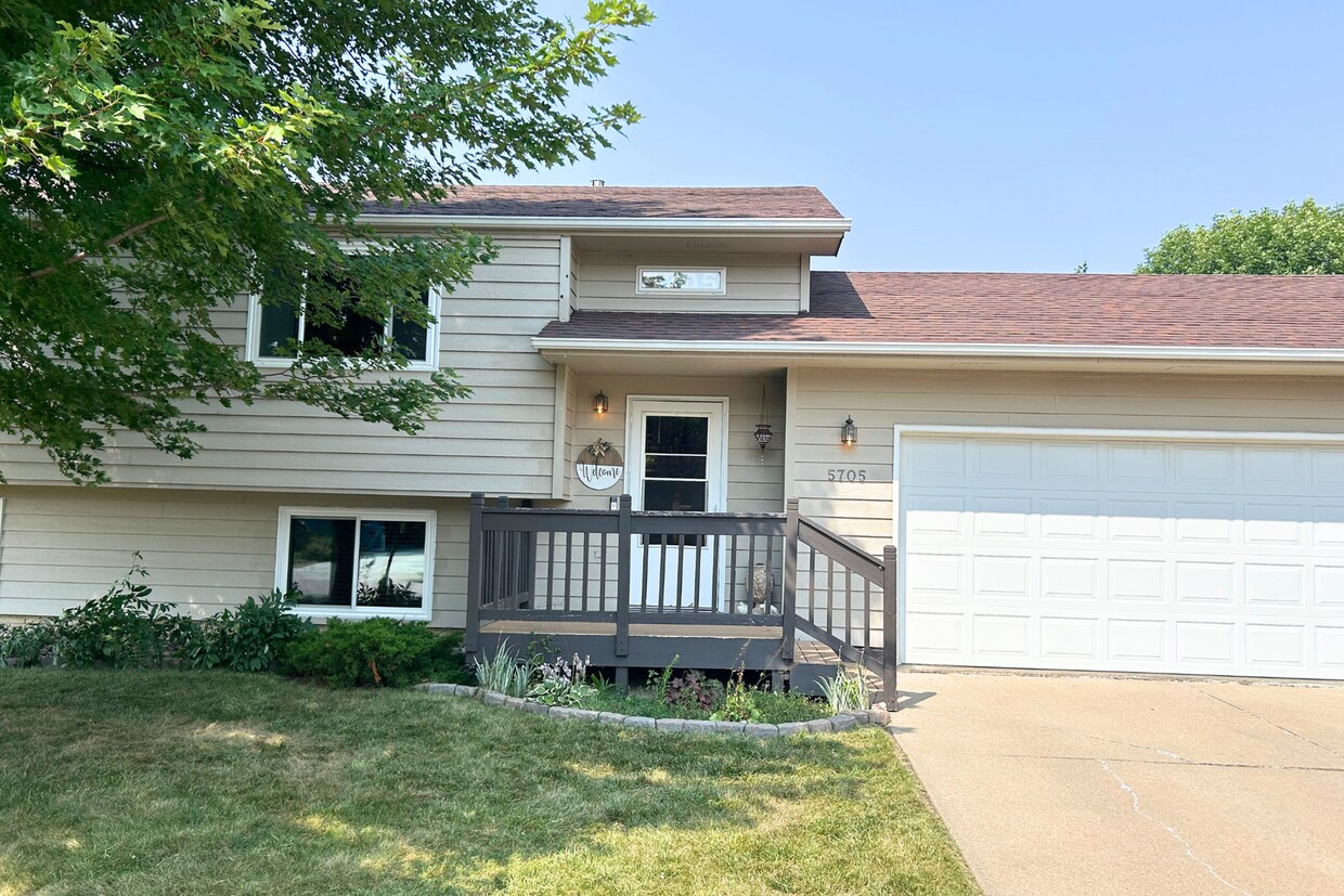Foto principal - 5705 S Aaron Ave