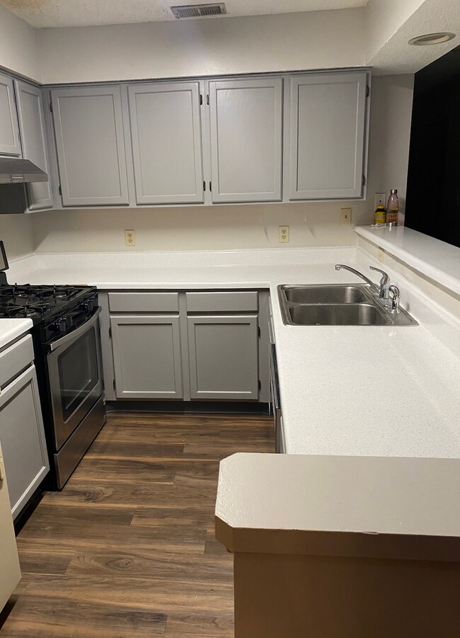 Building Photo - 6036 Coventry Cir