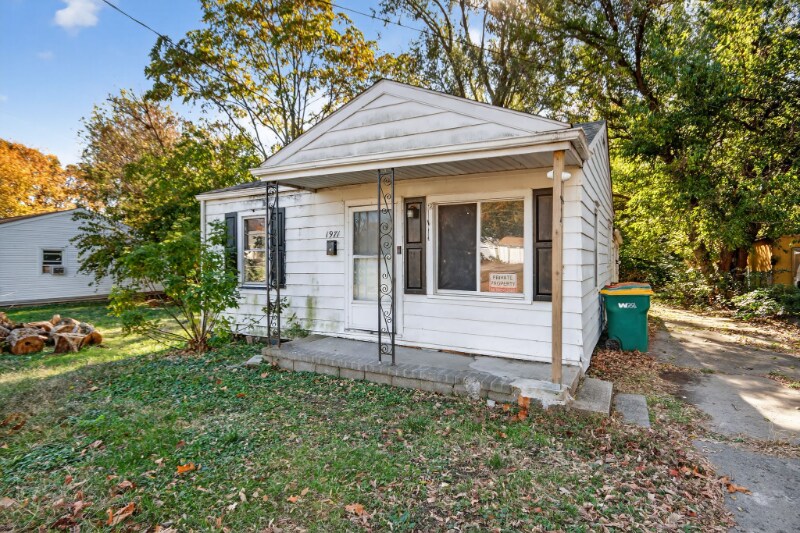 Primary Photo - 1971 E Cantrell St