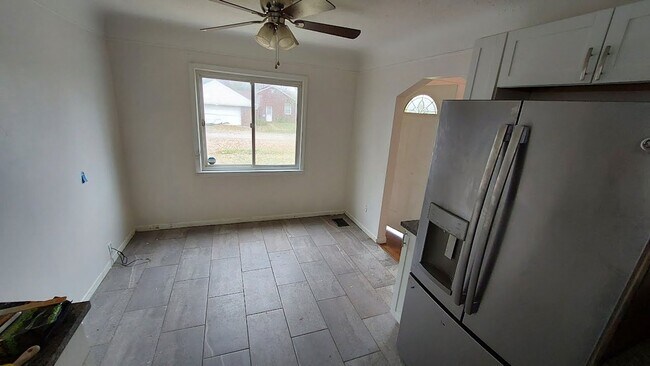 Building Photo - Welcome to this charming 3-bedroom, 2-bath...